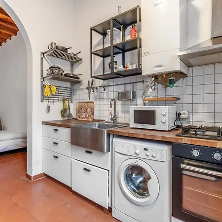 Guesthost - Porta Romana Apartament