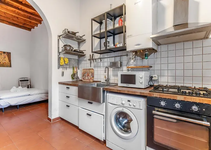 Guesthost - Porta Romana Apartament