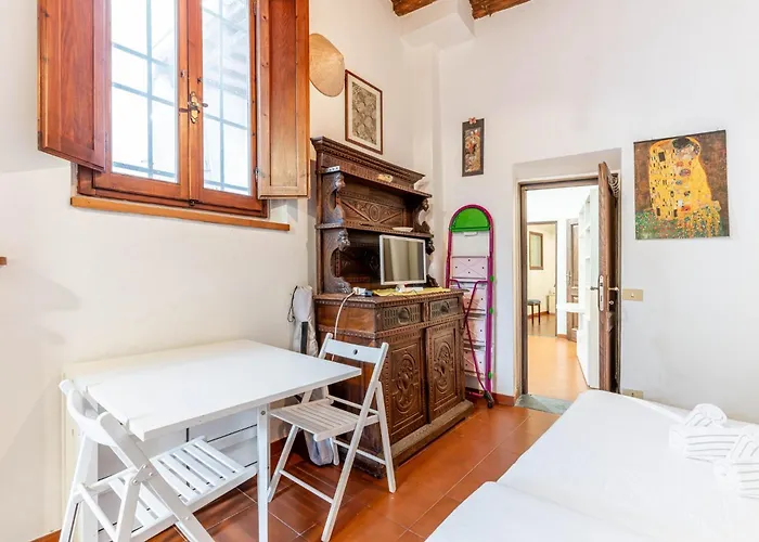 Guesthost - Porta Romana Apartament
